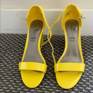 Never worn beautiful heels